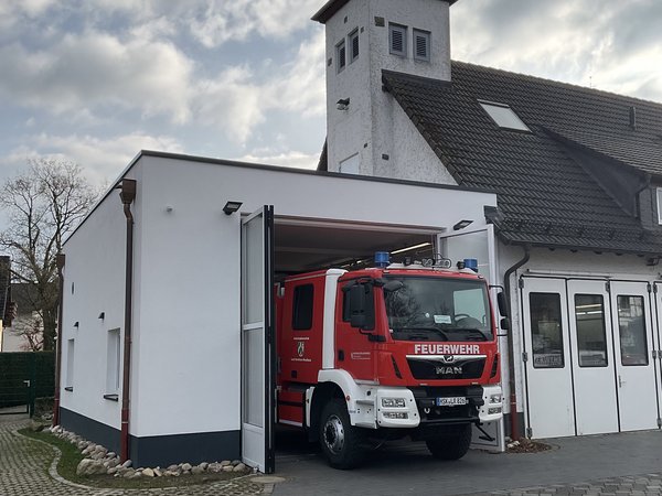 Neue Fahrzeughalle am Feuerwehrgerätehaus Stockum