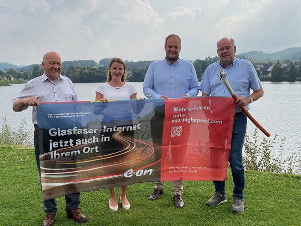 Westconnect plant den Ausbau eines Glasfasernetzes in Sundern. Eigentümerinnen und Eigentümer haben die Möglichkeit, einen kostenlosen Glasfaseranschluss für ihre Immobilie zu erhalten.