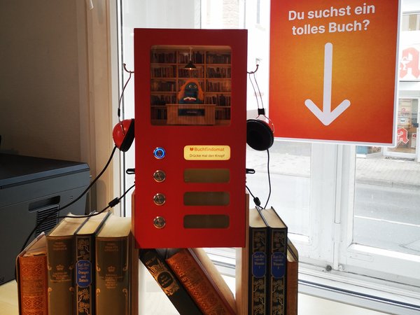 Der neue Buchfindomat der Stadtbibliothek Sundern