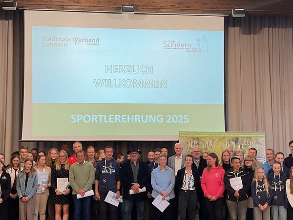 Ausgezeichnete Sportlerinnen und Sportler bei der Sportlerehrung Sundern 2025