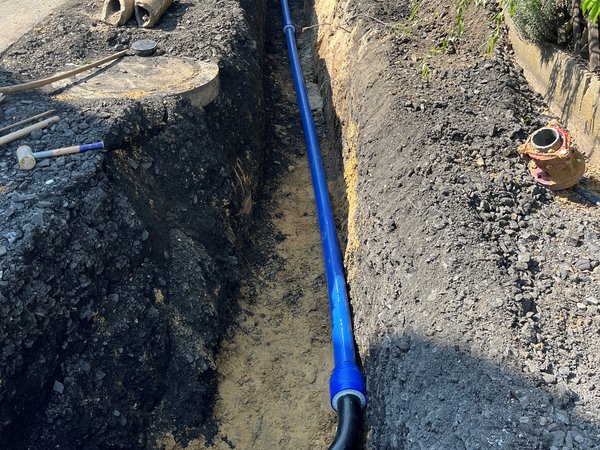 Erneuerungsarbeiten an einer Trinkwasserhauptleitung (Symbolbild)