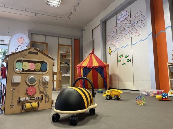 Einblick in den Spielbereich des Familien-Cafés 