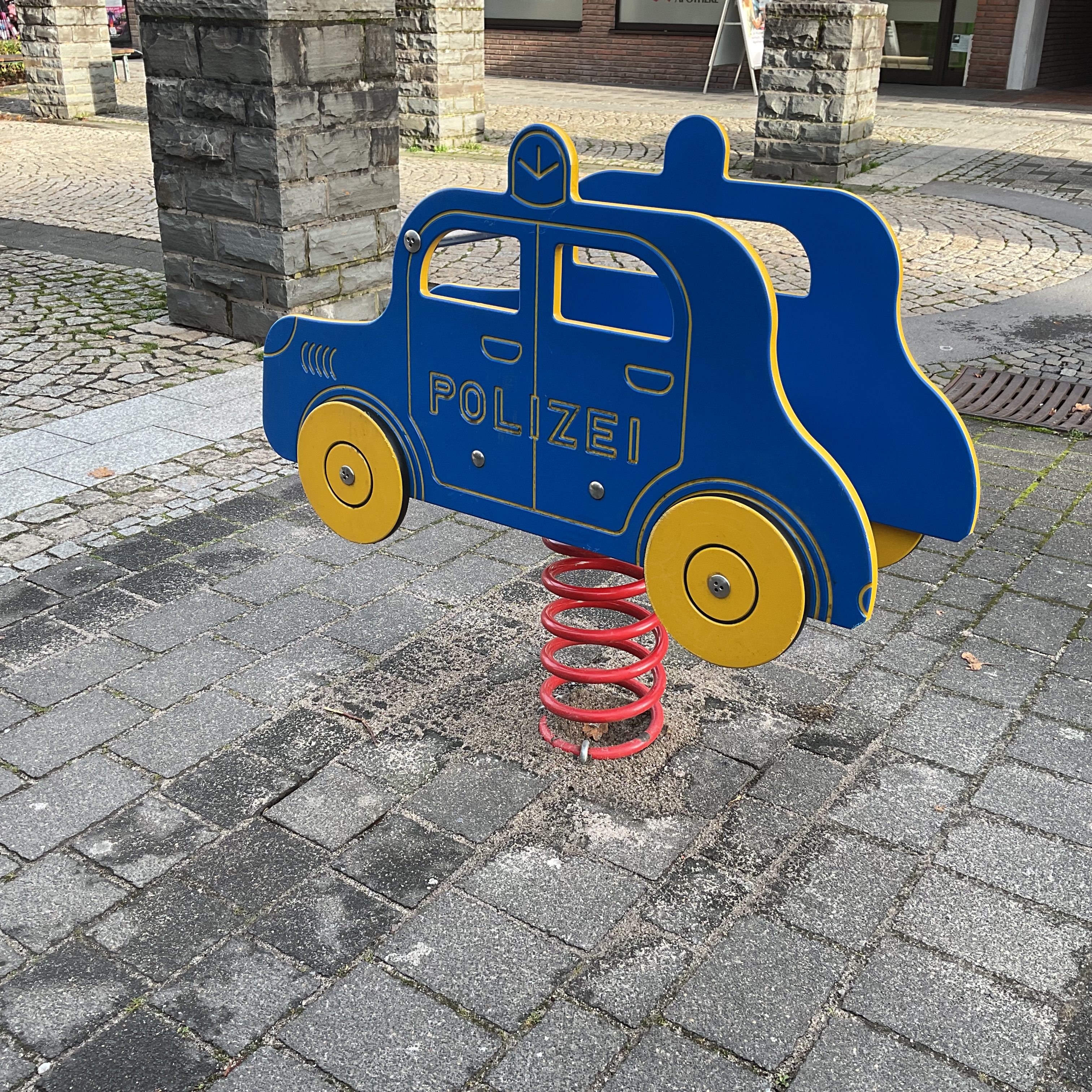 Spielgerät in der Innenstadt wieder angebracht