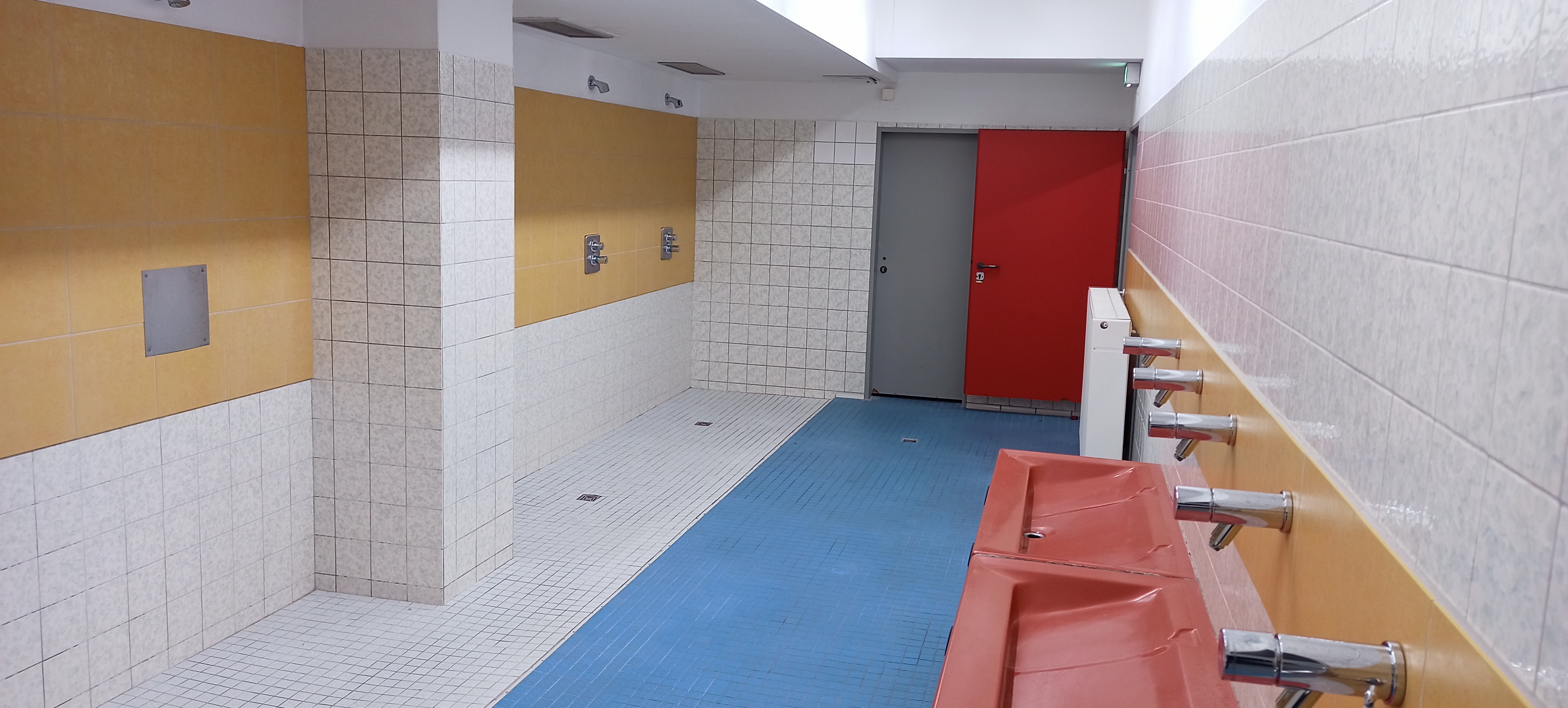 Duschen in der Dreifachsporthalle Sundern