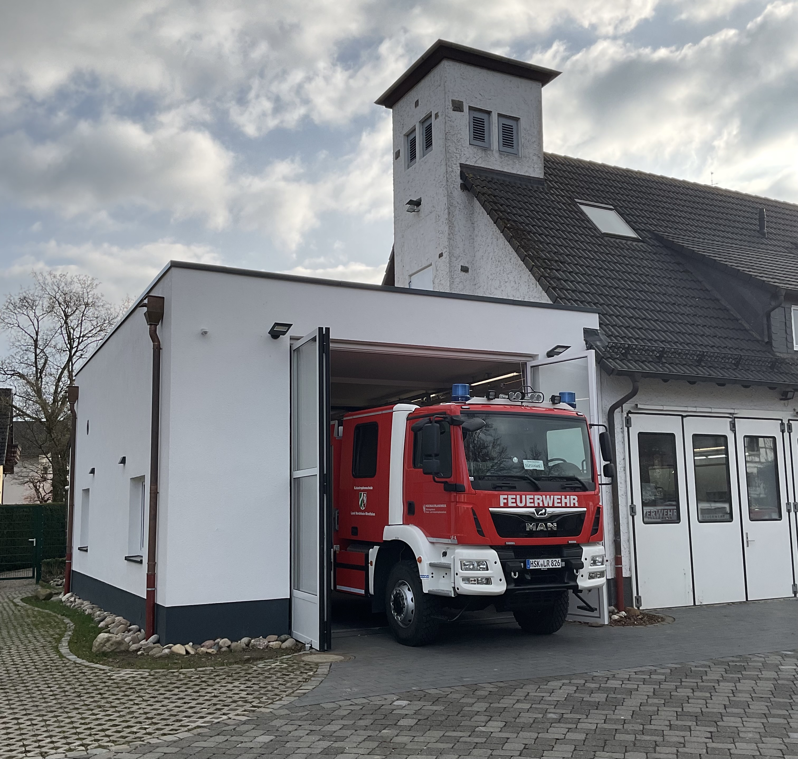 Neue Fahrzeughalle am Feuerwehrgerätehaus Stockum