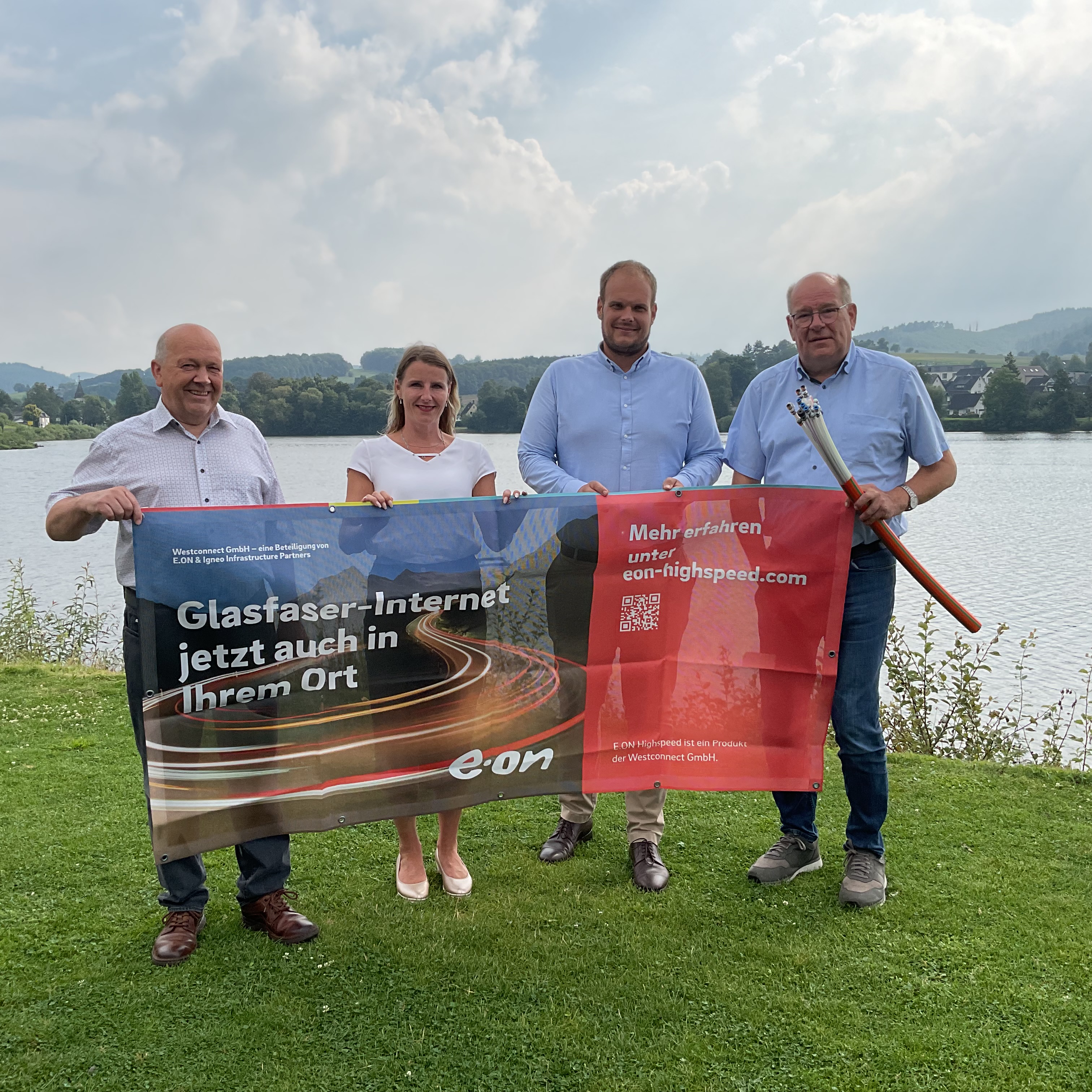 Westconnect plant den Ausbau eines Glasfasernetzes in Sundern. Eigentümerinnen und Eigentümer haben die Möglichkeit, einen kostenlosen Glasfaseranschluss für ihre Immobilie zu erhalten.