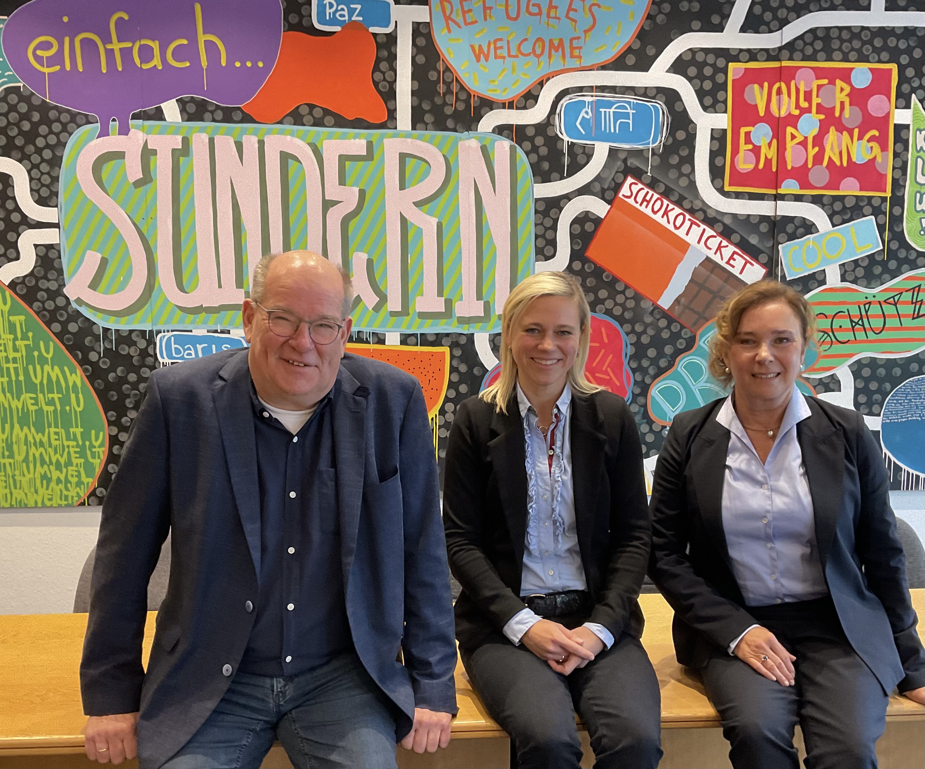 Neue Leitung für den Fachbereich 4 der Stadtverwaltung: Bürgermeister und Beigeordnete heißen Anna Steiner herzlich willkommen.