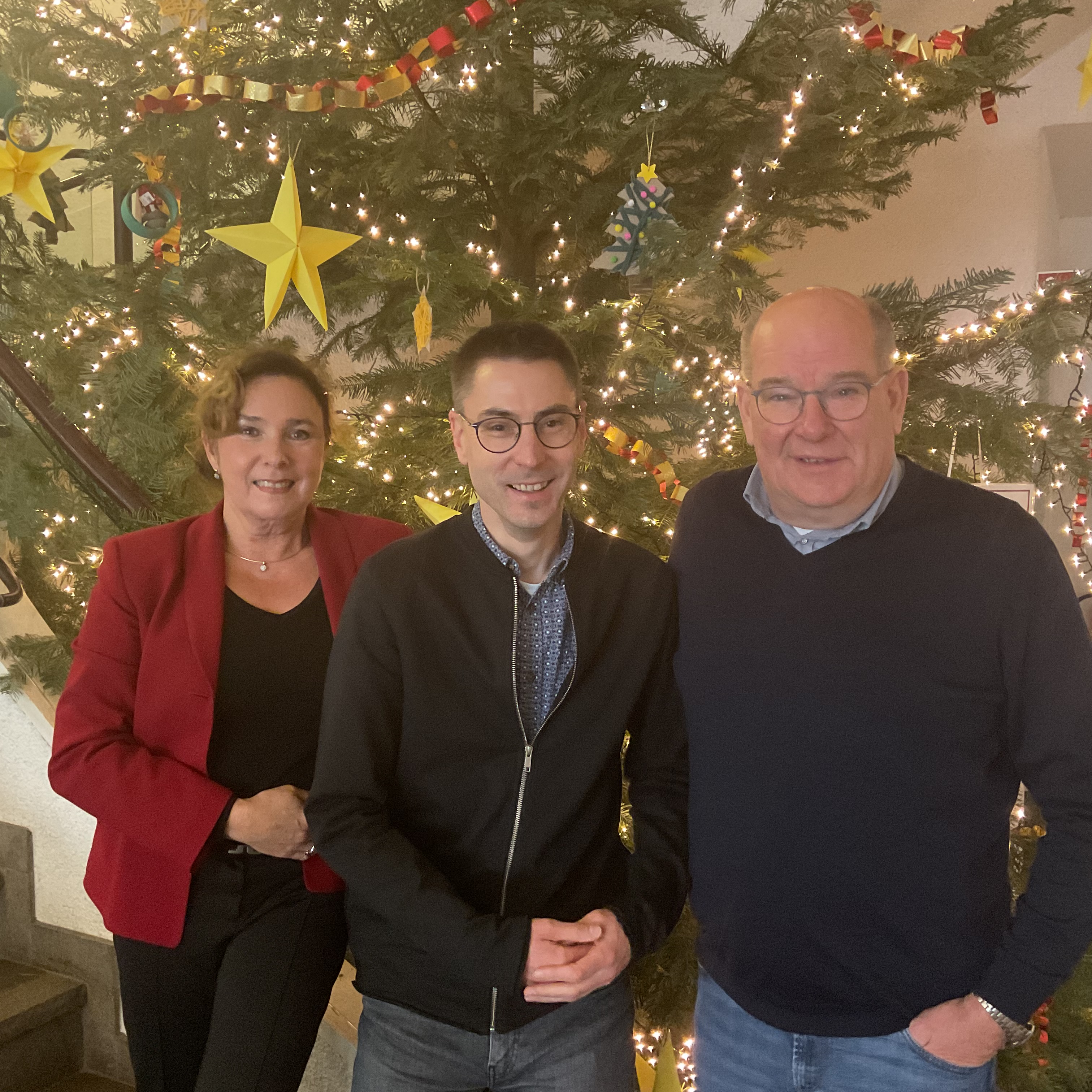 Der Bürgermeister und der Verwaltungsvorstand wünschen frohe Weihnachten und alles Gute für das Jahr 2025