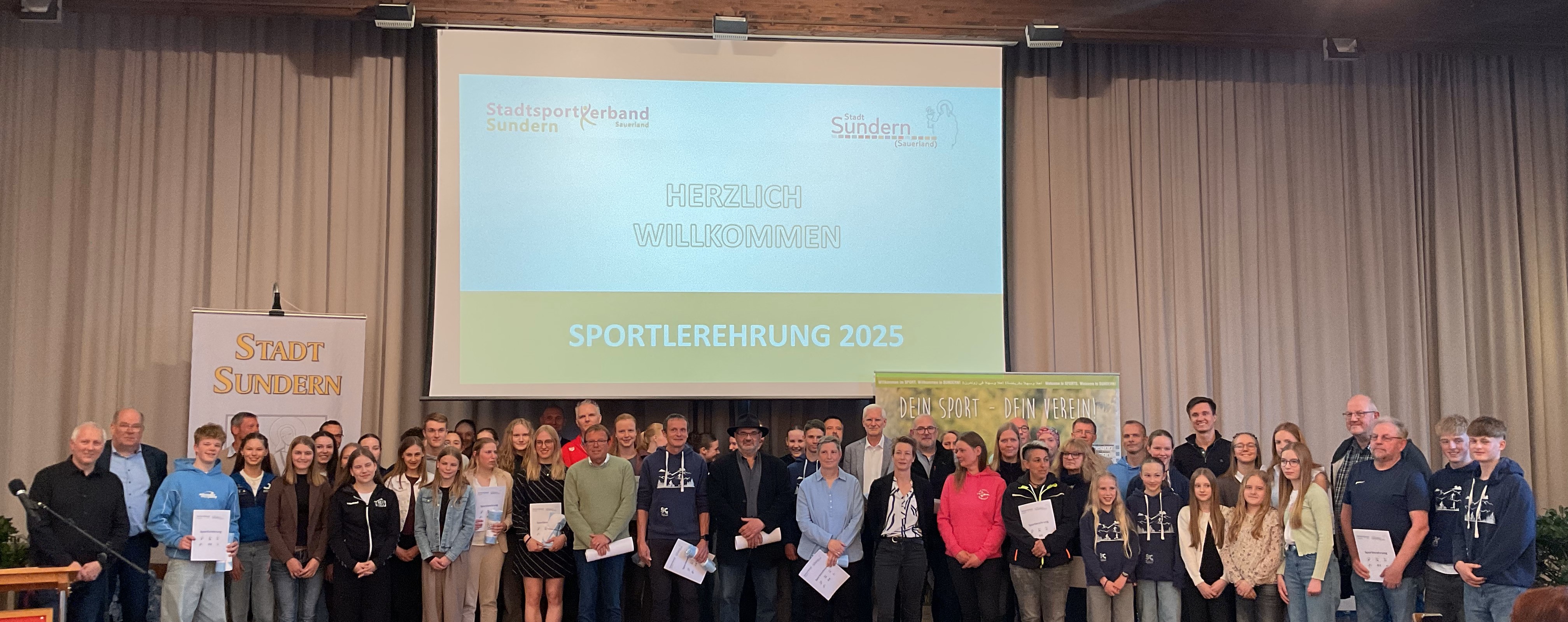 Ausgezeichnete Sportlerinnen und Sportler bei der Sportlerehrung Sundern 2025