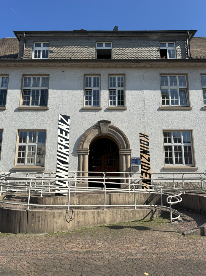 Kunstprojekt "Kombination" von Lars Breuer an der Volkshochschule in Sundern
