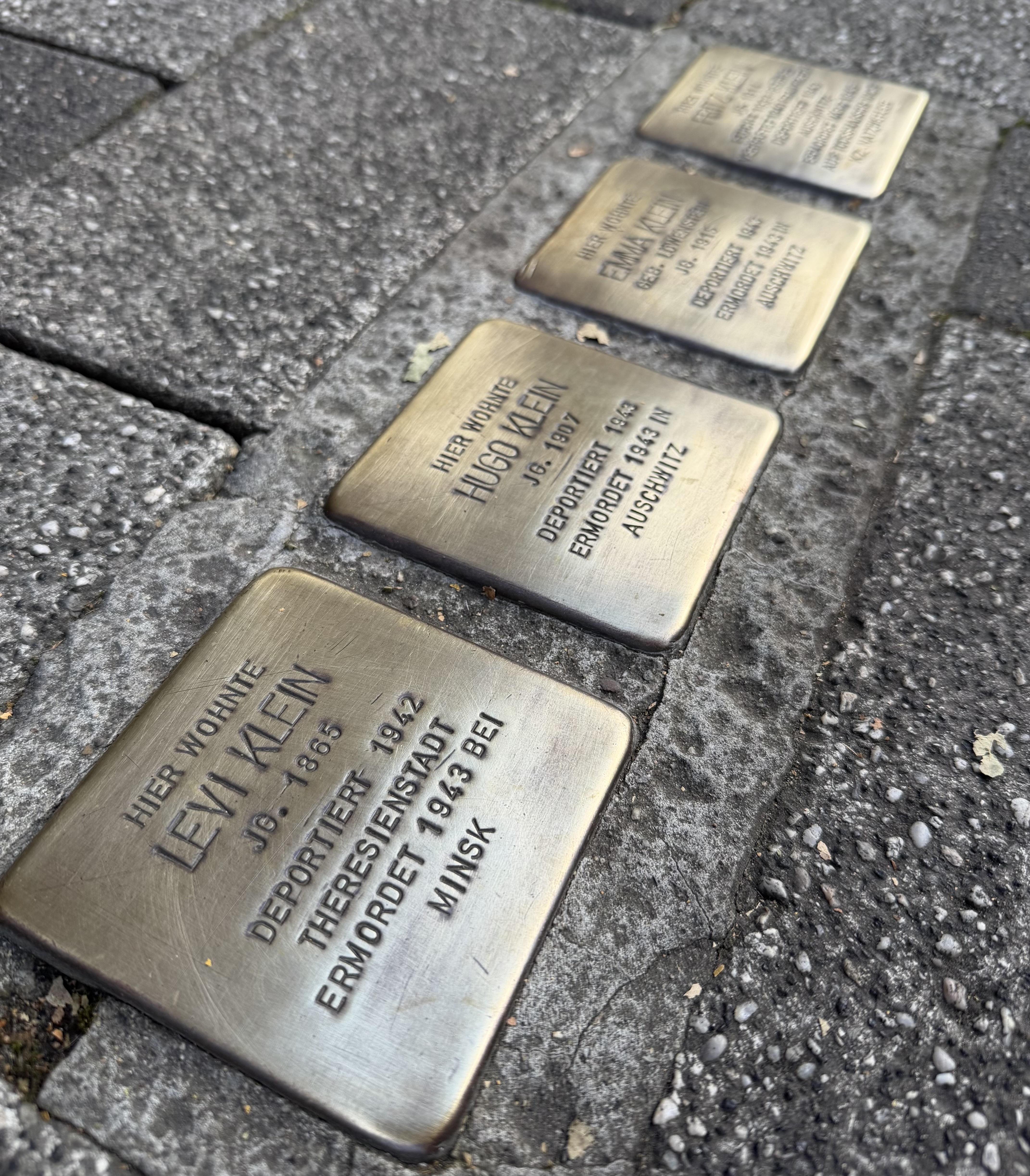 Stolpersteine für die Familie Klein in Sundern