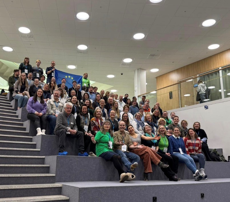 Europäische Konferenz LEADERsein! e.V. "Bürgerregion am Sorpesee" - Gruppenfoto aller Teilnehmenden
